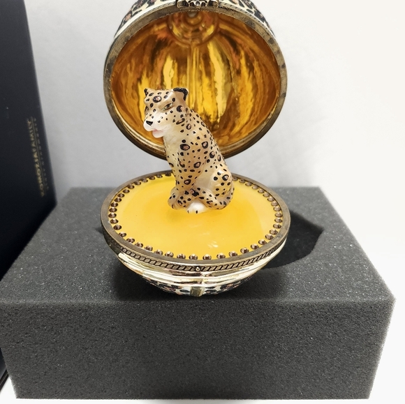 Komozja Family Blown Glass Leopard Jeweled Hinged Egg Christmas Ornament - Picture 2 of 11